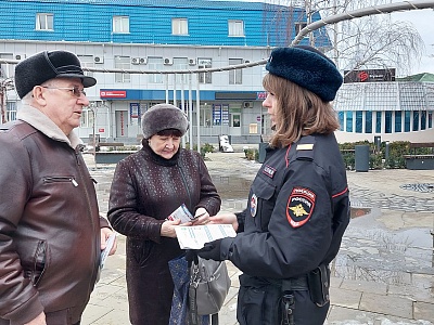 Сотрудники полиции Белореченского района проводят профилактические беседы с гражданами