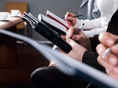 Сотрудники Госавтоинспекции проводят для школьников уроки профориентации